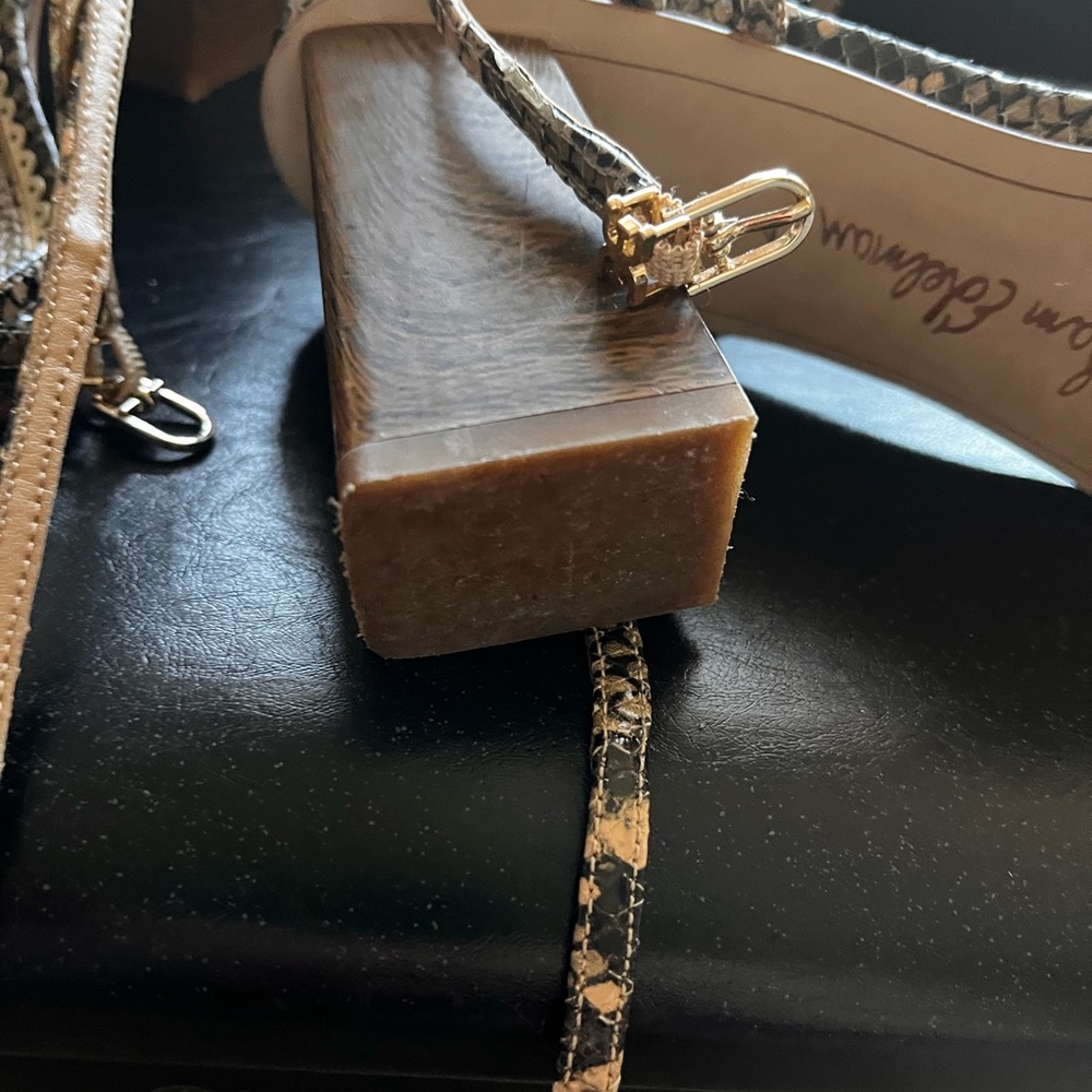 Shoes - Picture 4 of 5